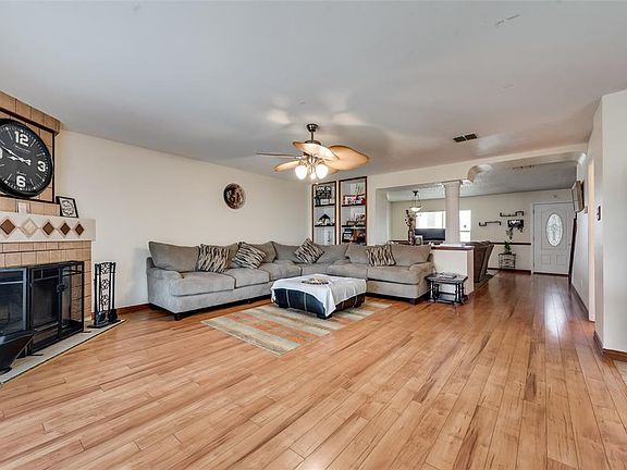 4th image of 319 Tabor Dr