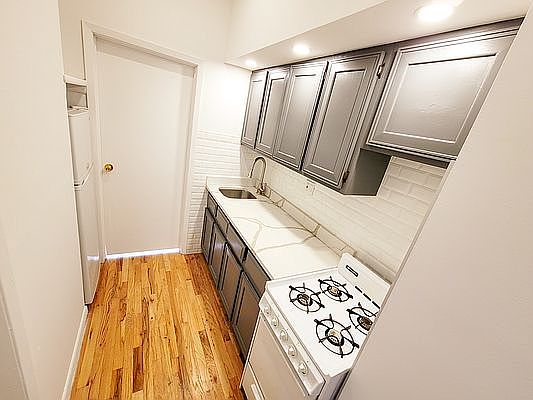 2nd image of 2335 1st Ave APT 5B