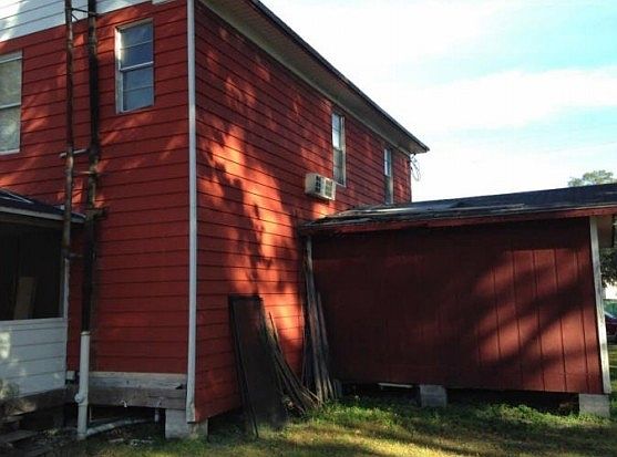 2nd image of 440 Woodlawn Ave