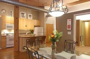 5th image of 2333 W Saint Paul Ave APT 332