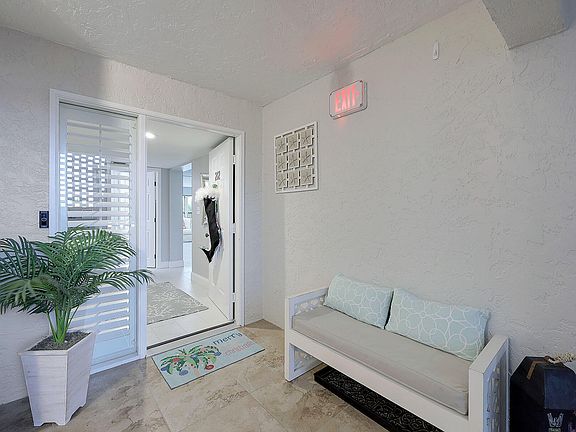 4th image of 910 Panama Ct Unit 202
