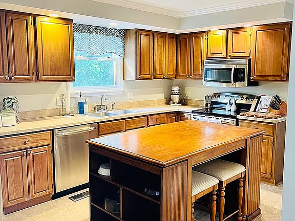 3rd image of 100 Tecumseh Dr