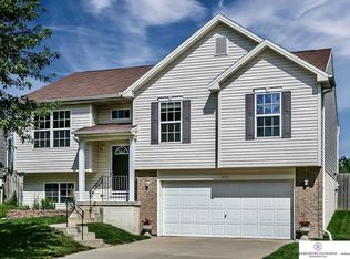 8022 N 145th St, Bennington, NE 68007