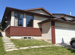 23 Millbank Ct SW, Calgary, AB T2Y2C8