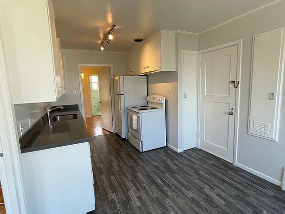 5th image of 230 Lawton St