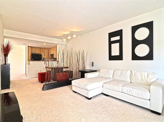 5th image of 160 S Hudson Ave Unit 220
