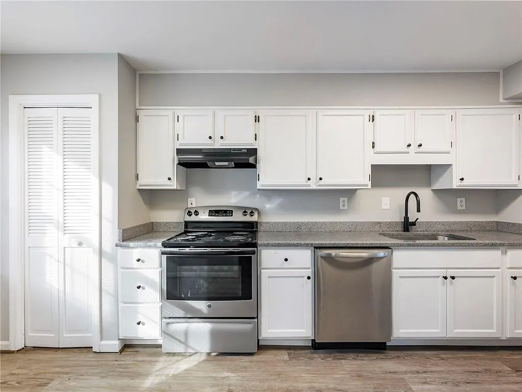 2 bed, 2.5 bath, 1380 sqft, $1,750 — Photo 3