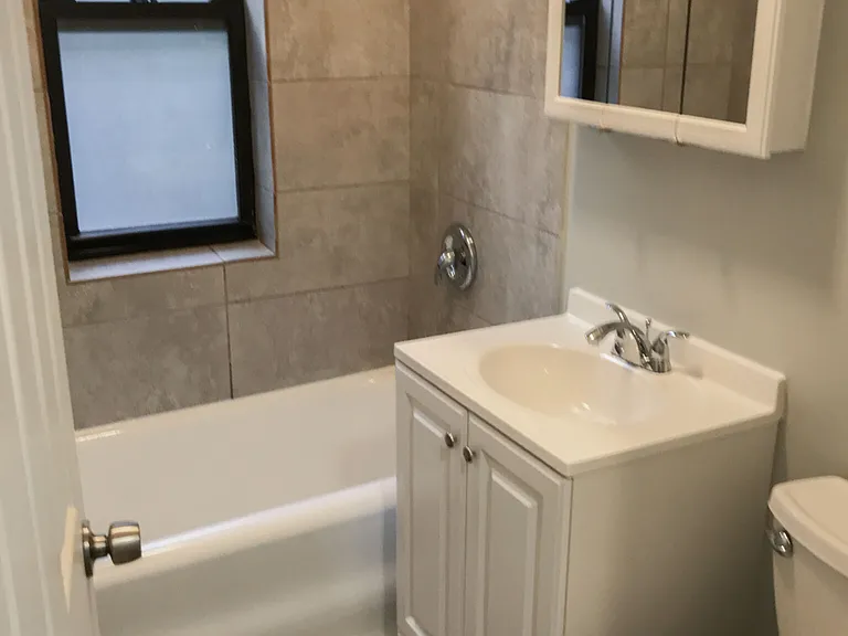 637 W Melrose St #1 — Photo 5