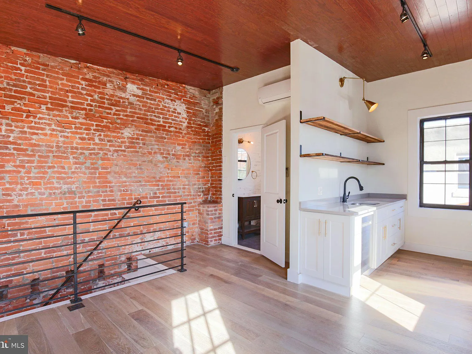1 bed, 1.0 bath, 400 sqft, $1,525 — Photo 2