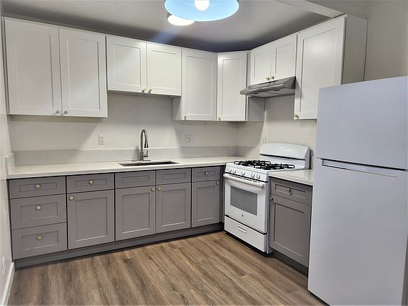 3rd image of 1630 S Gramercy Pl APT 6