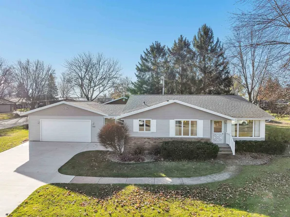 202 E Forest St, Black Creek, WI 54106