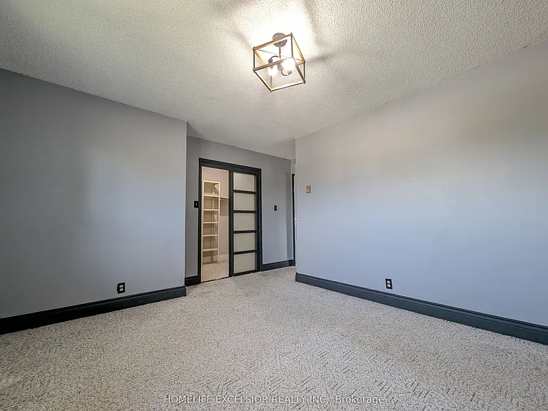 1478 Simcoe St N — Photo 18