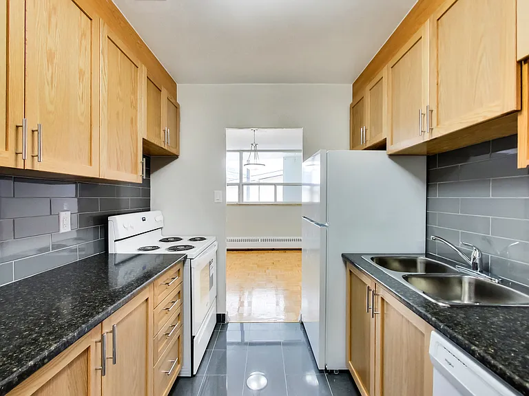 6000 Bathurst St — Photo 75