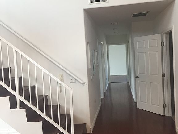 4th image of 4655 Maplewood Ave Ste 404