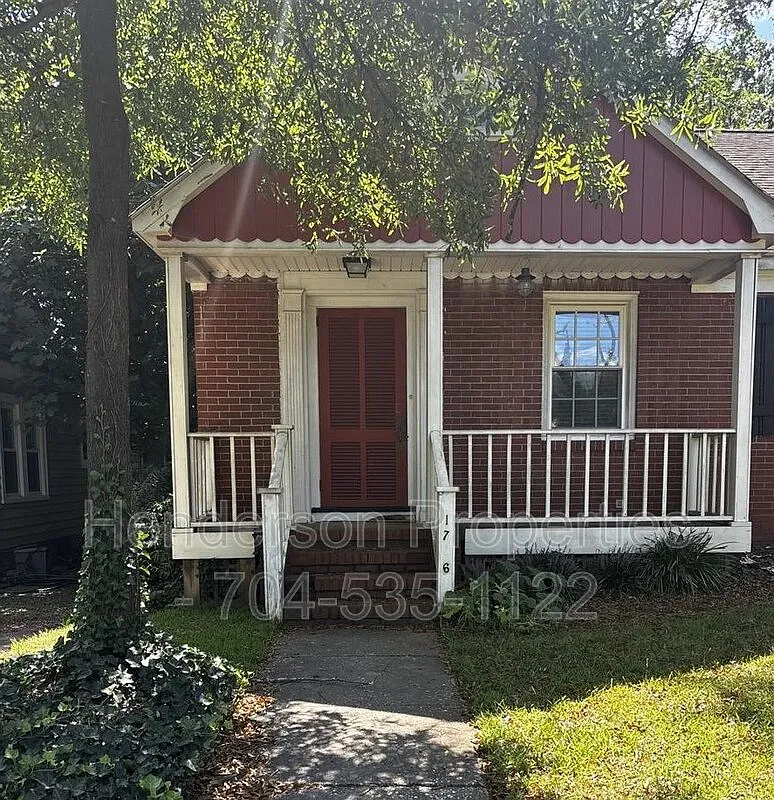 2 bed, 1.0 bath, 1120 sqft, $1,800 — Photo 1