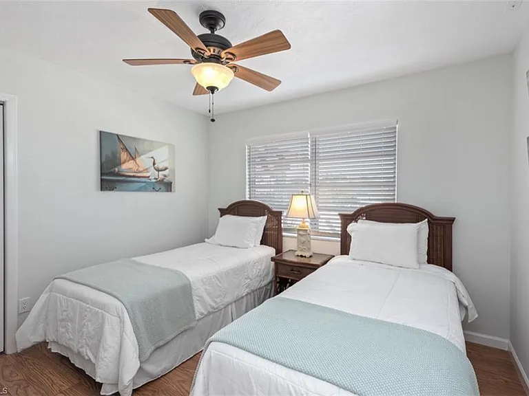 955 Iris Ct — Photo 12