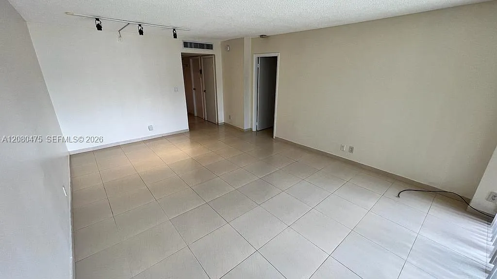 Biscaya Iii Condo — Photo 4