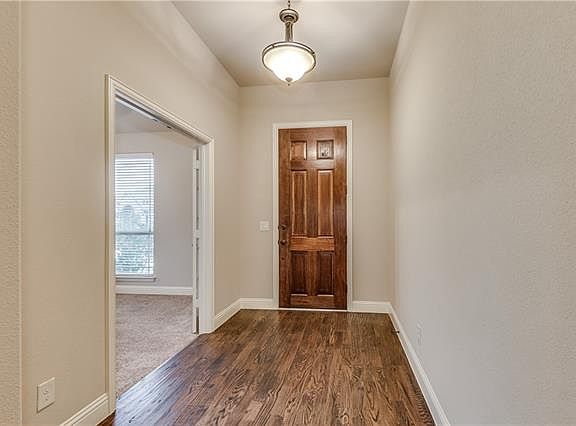 3rd image of 517 Eastbrook Dr