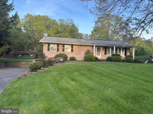 1905 Pinewood Dr, Altoona, PA 16602