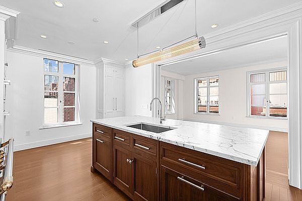 1st image of 150 E 78th St #7B2C