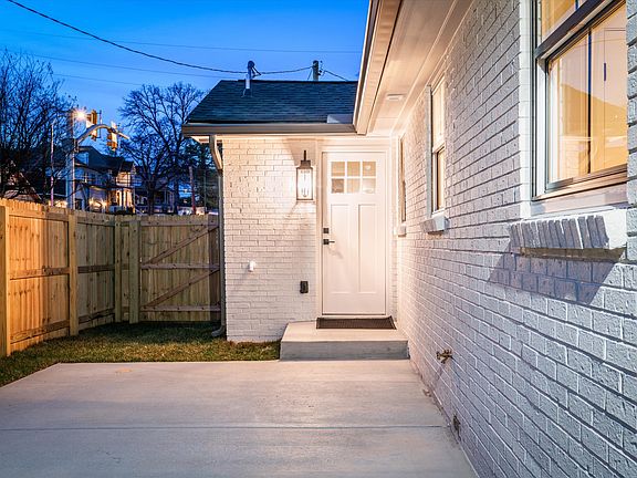 5th image of 915 Wedgewood Ave