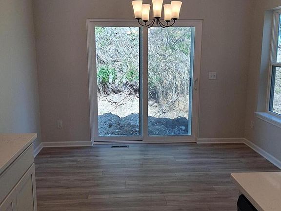 4th image of 402 Village LANE