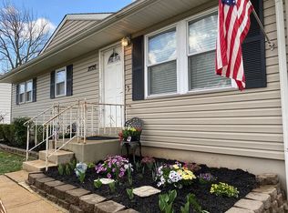 11026 Ridge Forest Ct, Saint Louis, MO 63126