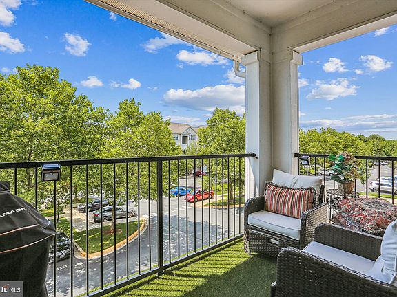 3rd image of 19603 Galway Bay Cir APT 301