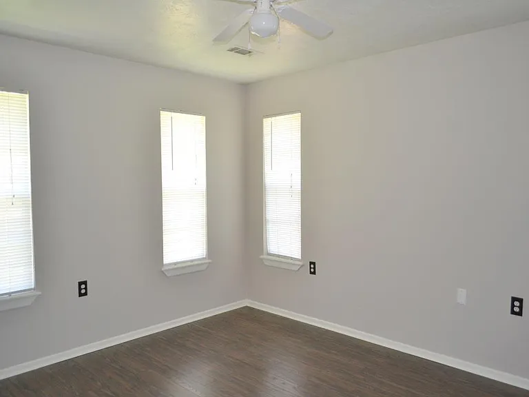 811 Pasler St — Photo 10