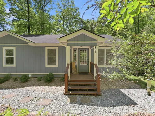 302 Rich Mountain Rd, Flat Rock, NC 28731