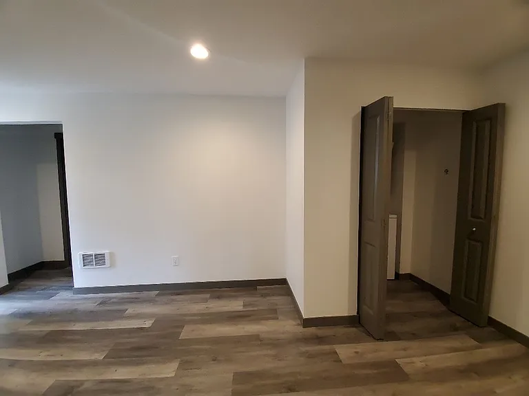 1611 Lakeway Dr — Photo 18