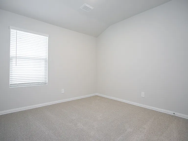 404 Castle Rd — Photo 22