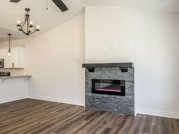 3rd image of 163 Lockridge Ln