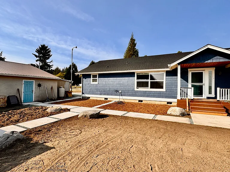 5469 S Shore Dr — Photo 2