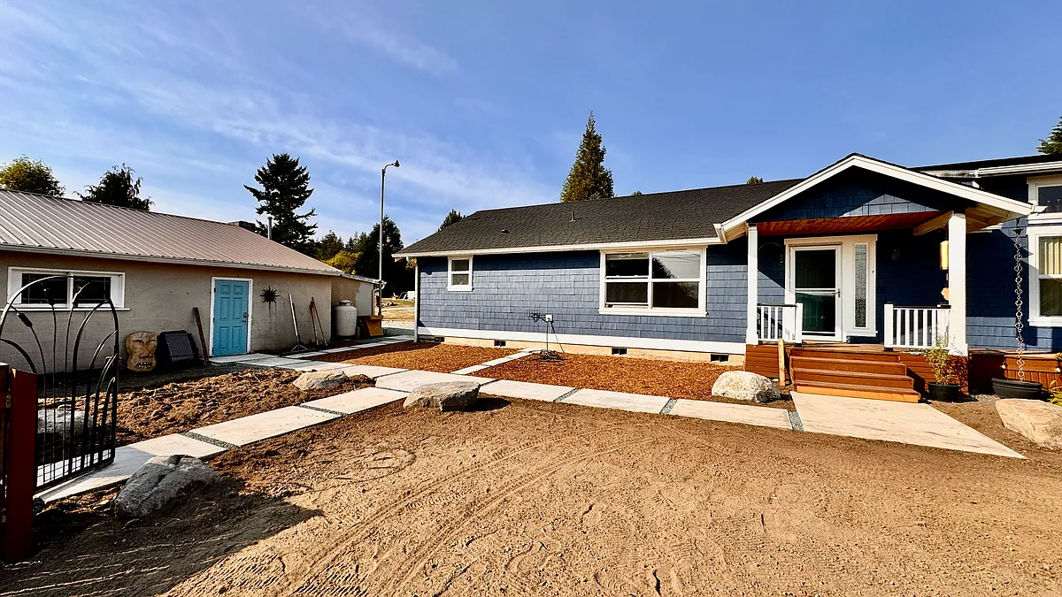 Building Photo - 5469 S Shore Dr