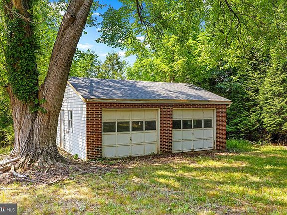 2nd image of 5814 Annies Ln
