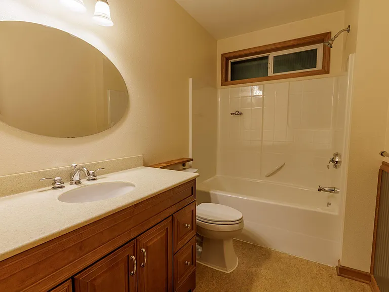 1420 E Victor St — Photo 12