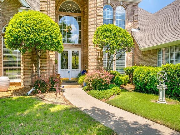 2nd image of 2508 Twelve Oaks Ln