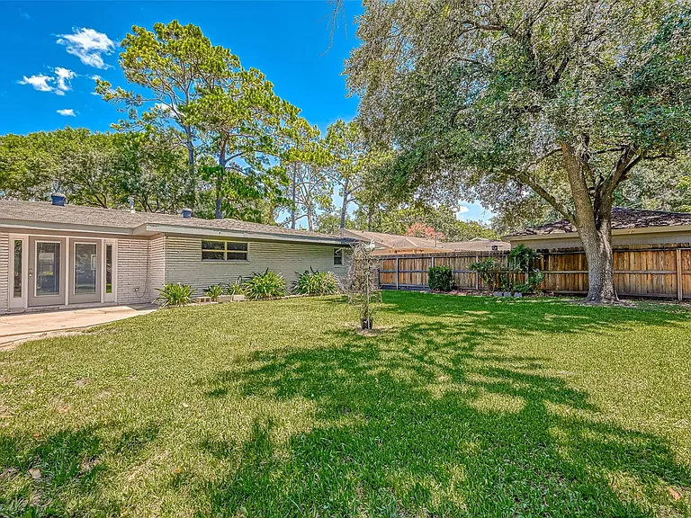 5611 Briarbend Dr — Photo 47