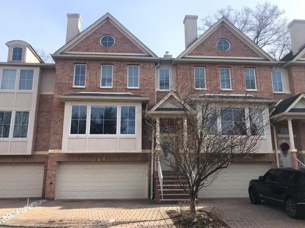 27 Harrington Ct, Harrington Park, NJ 07640