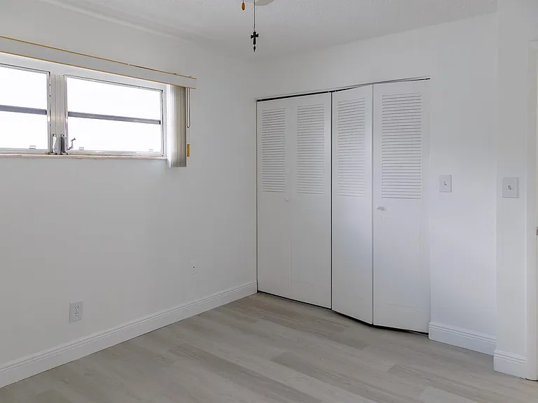6211 SW 37th St #211 — Photo 12