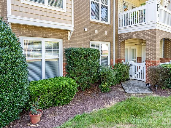 3rd image of 16638 Amberside Rd