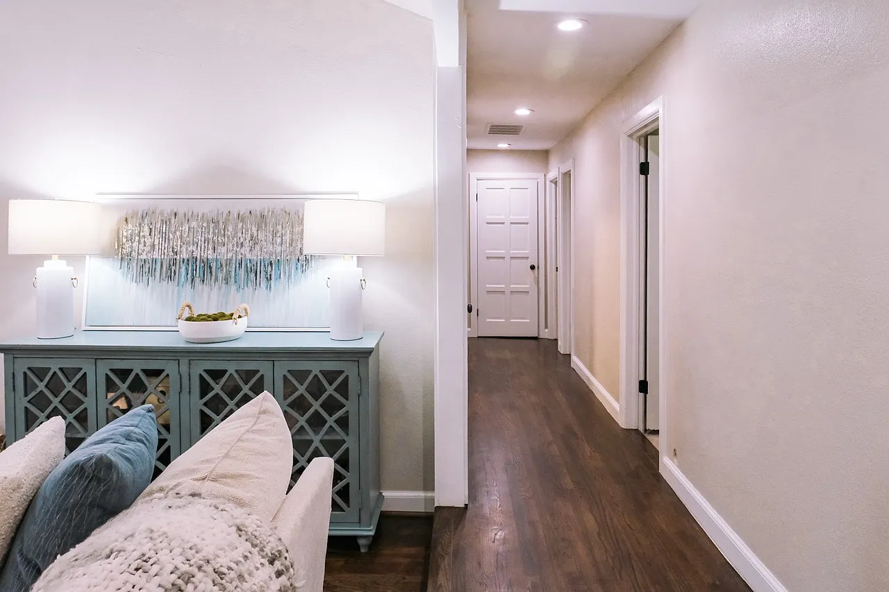 7803 S Urbana Ave — Photo 3