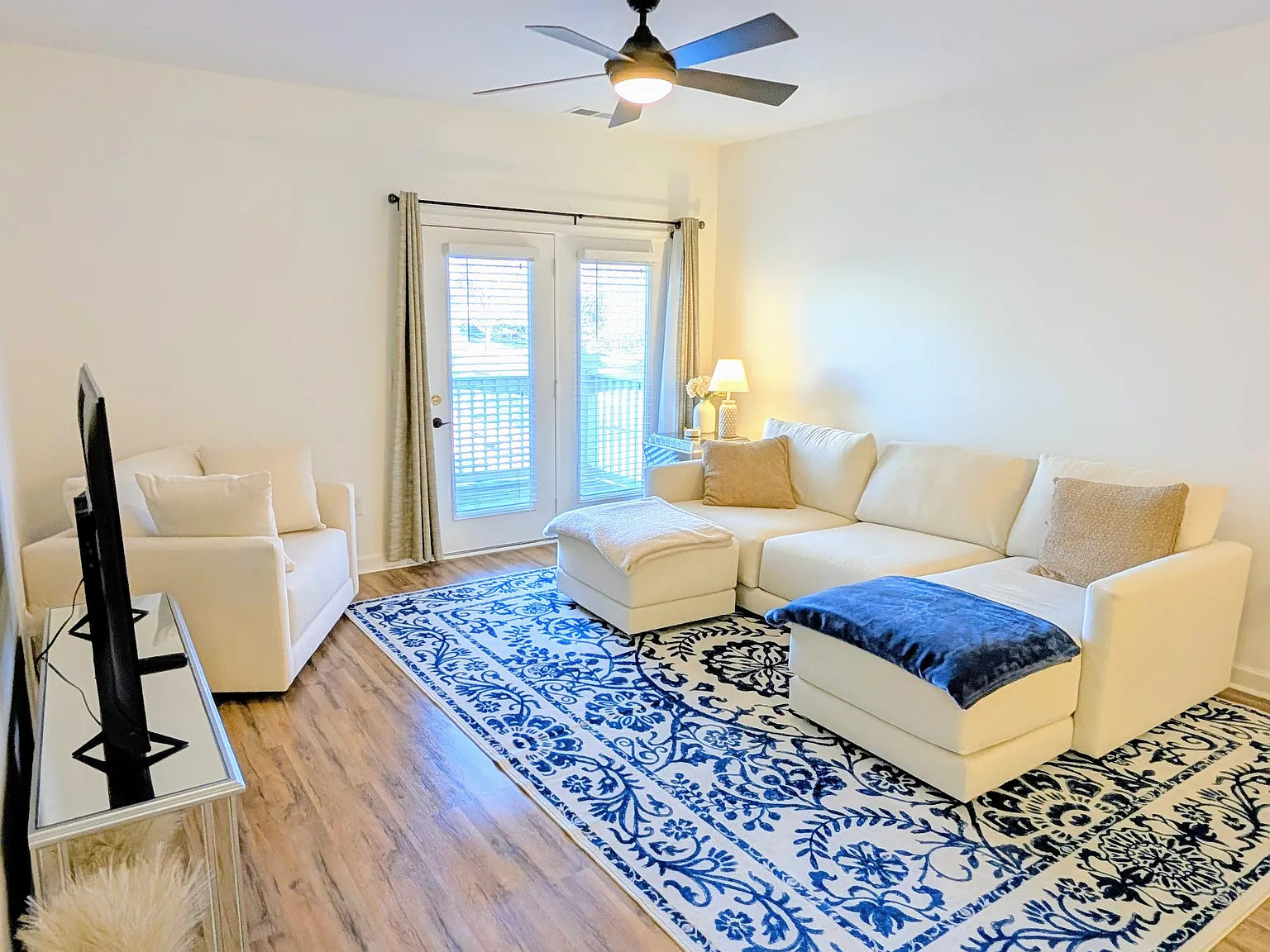 2 bed, 1149 sqft, $2,050 — Photo 2