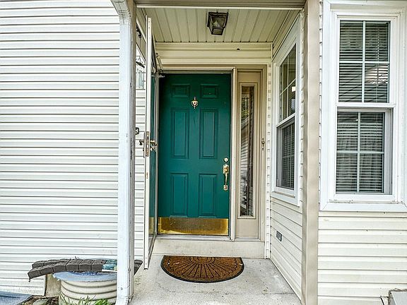 2nd image of 19 Mahopac Dr