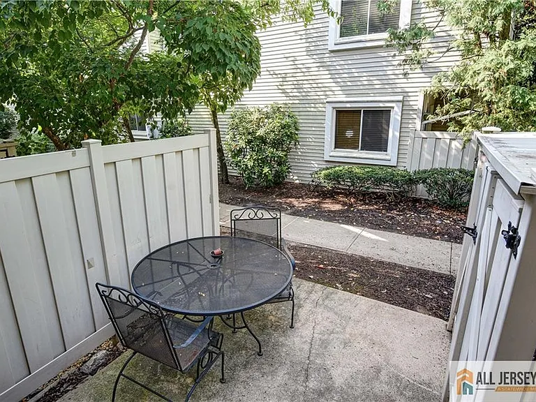 1068 Schmidt Ln — Photo 28