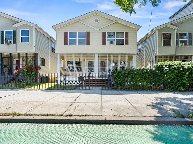 466 Pacific Ave — Photo 1