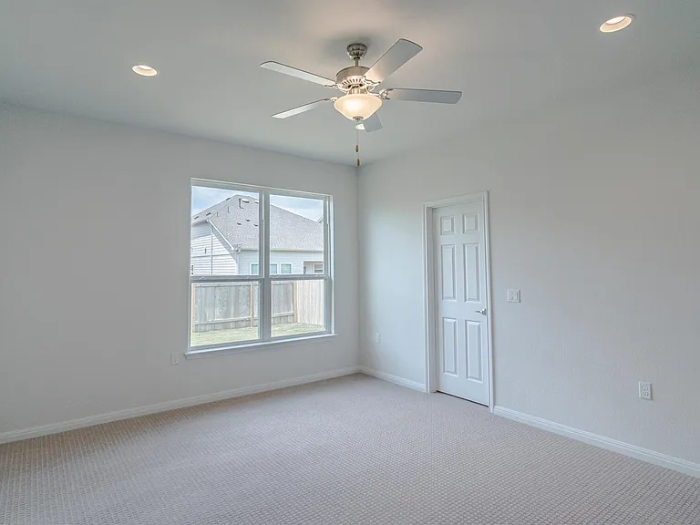 917 Falkland Trce — Photo 21