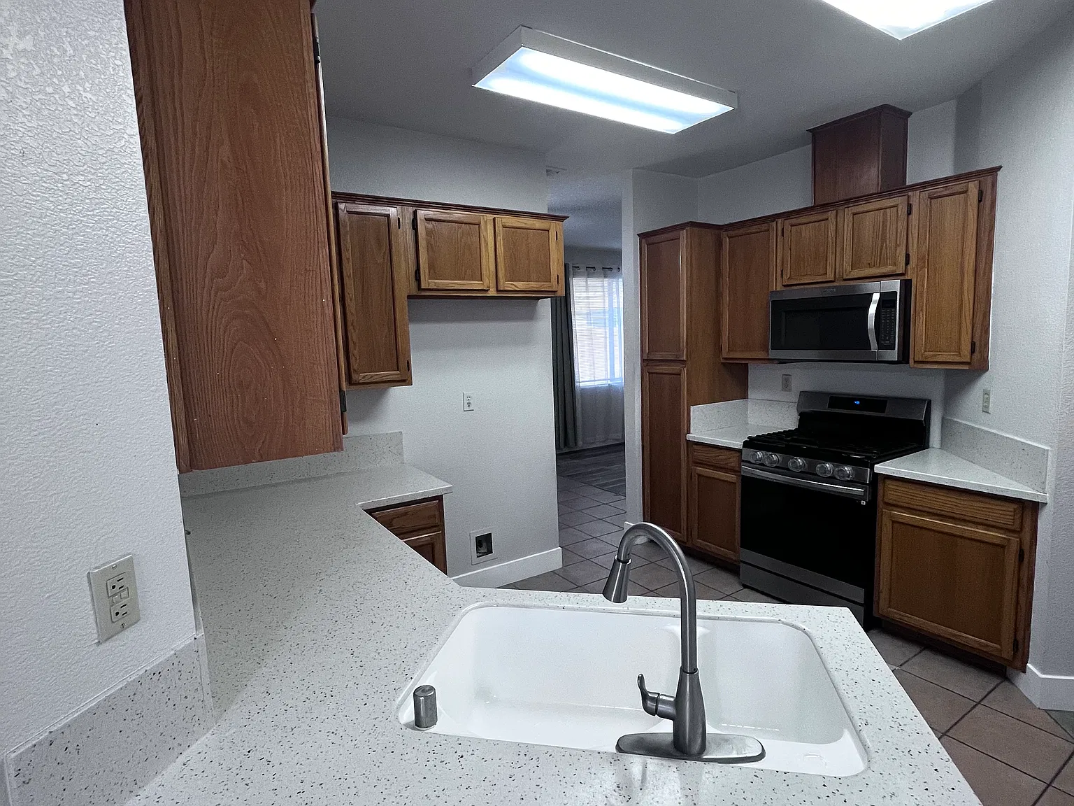 3 bed, 1278 sqft, $2,800 — Photo 3