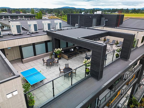 4th image of 2520 Hackett Cres #406